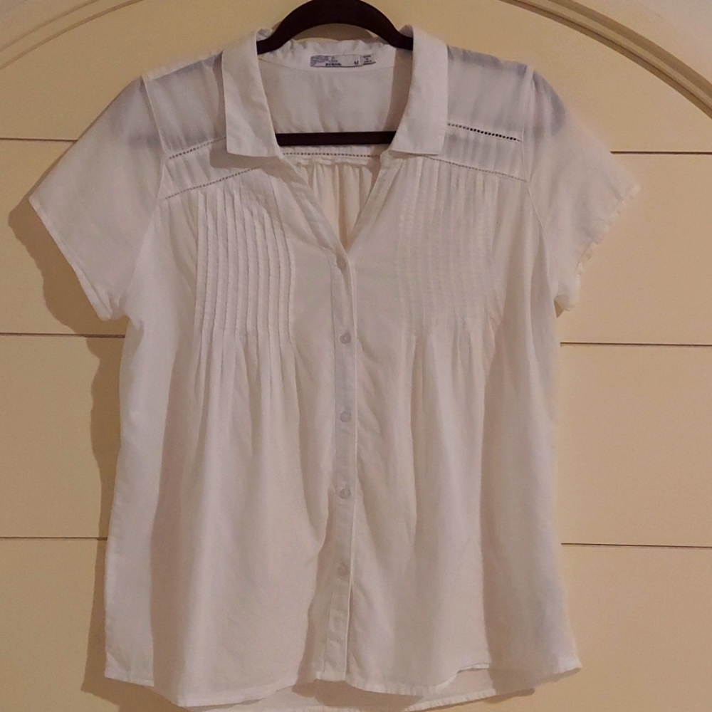 Prana.. Organic Cotton White  shirt,  pintuck detail stitching, pleated back